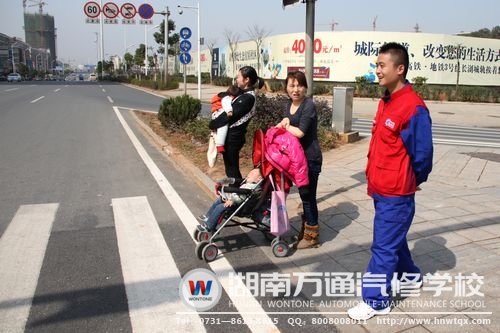 湖南萬通學(xué)子爭當(dāng)”雷鋒少年”，凸顯學(xué)校德育文化成果