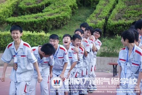湖南萬通學(xué)子在晨訓(xùn)中洋溢的燦爛笑容，讓人頓覺生活是如此之美好！