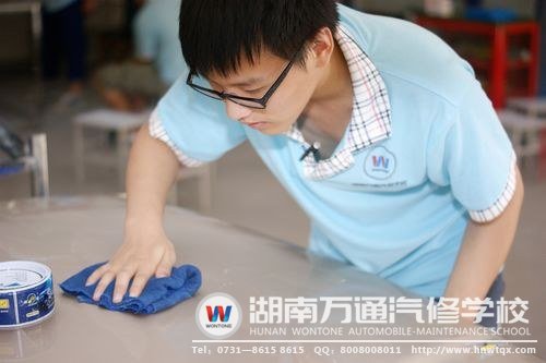 瞧，這位學(xué)子學(xué)得多認(rèn)真！