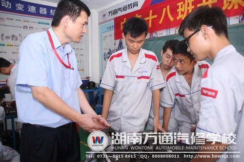 鄧子威在湖南萬通快樂學(xué)習(xí)，開心生活