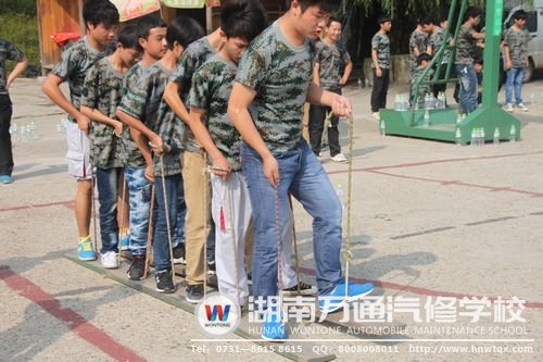 “巨人的腳步”，考驗(yàn)同學(xué)之間的合作力