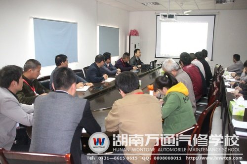啟動儀式上，老師們進行了一場教學研討會