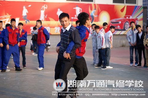 班主任老師與同學(xué)們共歡樂！