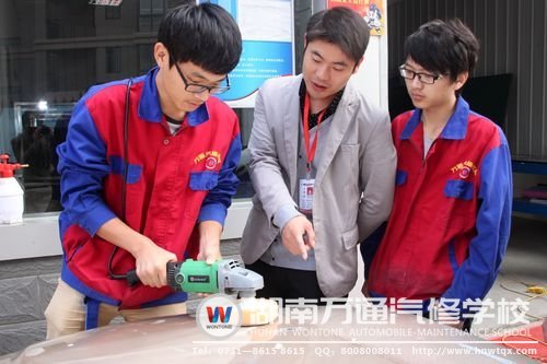 選擇好學(xué)校學(xué)習(xí)汽車美容，前途會更好！