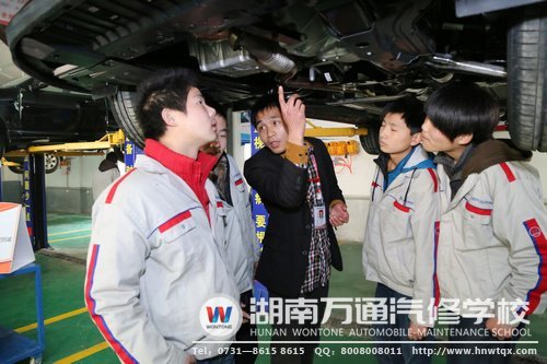 添購實訓(xùn)新車輛，讓同學(xué)們掌握最新維修技能