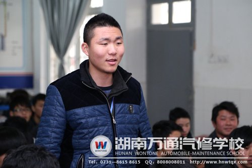 新生提出了對(duì)學(xué)校的看法，表示對(duì)學(xué)校老師和上課模式很滿意