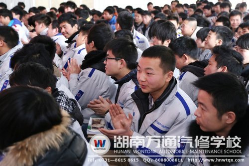 朱教授的講學(xué)激起了同學(xué)們的熱情！