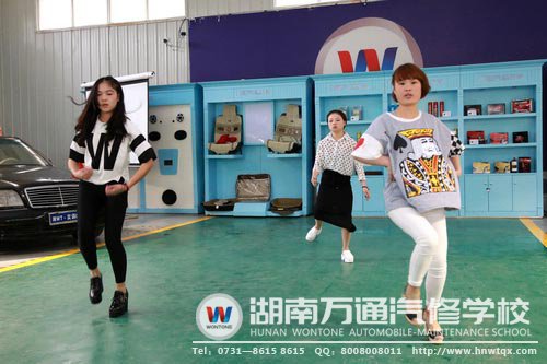 女生舞蹈，先保留一下實(shí)力