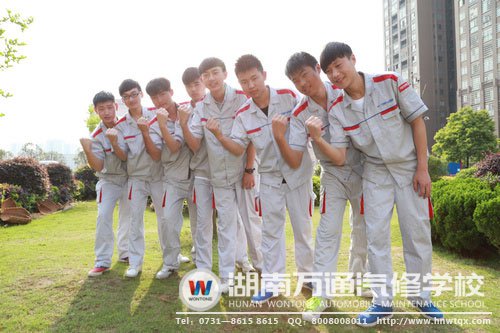 學(xué)汽修的初高中生們，意氣風(fēng)發(fā)！他們深信，汽修帶來更好的際遇