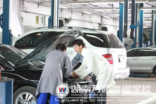 高中生學(xué)汽修成為汽車醫(yī)生，前途十分光明！