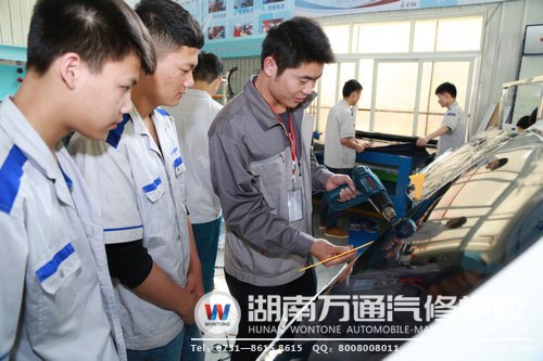 學(xué)子們?cè)趯?shí)踐中不斷進(jìn)步！
