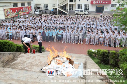著火了怎么辦？鄧?yán)蠋熃酉聛韺⒂H自指導(dǎo)！