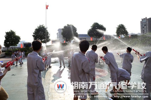 湖南萬通：新生校園趣味活動(dòng)，都玩嗨啦