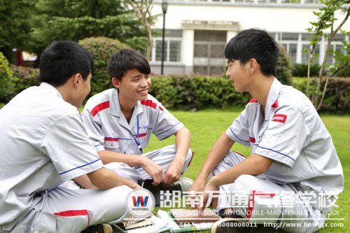 三人行必有我?guī)熞玻谝黄鸹ハ嘤懻搶W(xué)習(xí)知識(shí)