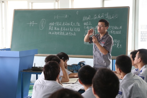 初中畢業(yè)學(xué)汽修怎么樣？