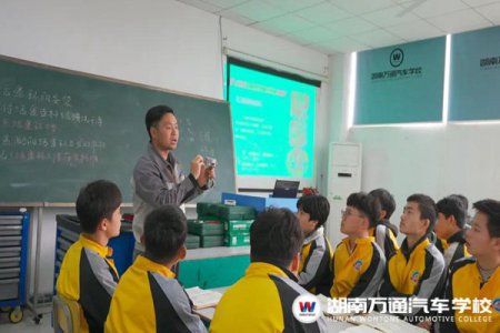 湖南萬通獨(dú)創(chuàng)《六步教學(xué)法》，確保教學(xué)簡(jiǎn)單有效
