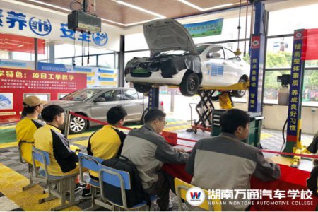 技術(shù)牛熱賽：新能源汽車電池包拆裝火熱進(jìn)行中