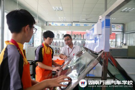 【答疑解惑】32歲學(xué)汽修晚嗎？學(xué)什么專業(yè)比較好？