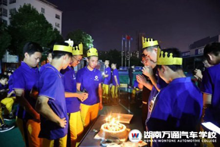 叮咚！快來分享七月生日會的甜蜜吧，湖南萬通陪你長大！