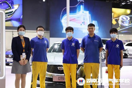 新生報(bào)到還能看車展？這期夏令營有點(diǎn)酷！
