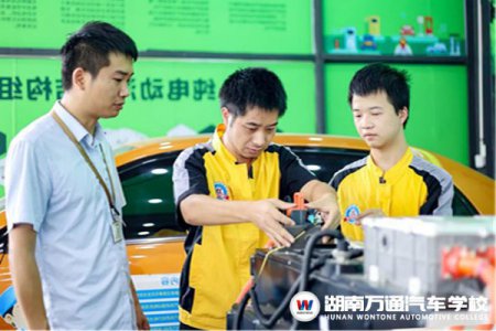 畢業(yè)后平均月薪高達(dá)10867的專業(yè)？丟掉幻想，趁早轉(zhuǎn)行！
