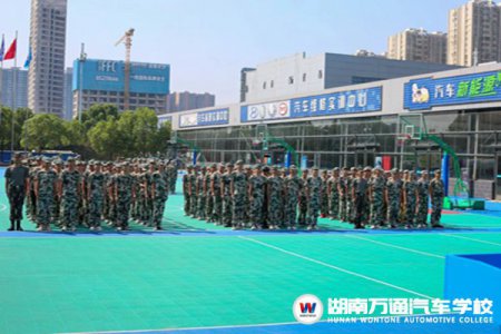 超燃時刻！軍訓匯演展風采，這屆新生太太太颯啦！
