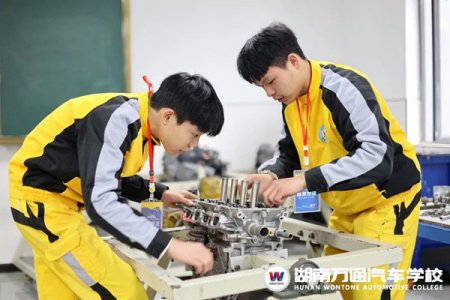 初中生扎堆報讀職校？ | 探究：職業(yè)教育的走紅趨勢