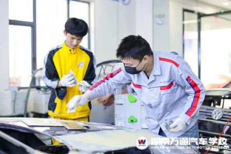 人民日?qǐng)?bào)：讓職業(yè)教育與產(chǎn)業(yè)發(fā)展相向發(fā)力 || 湖南萬通有哪些產(chǎn)教融合優(yōu)勢(shì)舉措？
