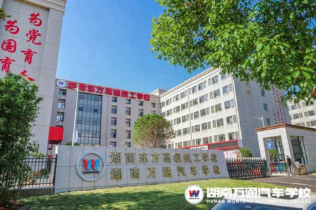 2024新年賀詞：瑞兔呈祥辭舊歲，龍行龘龘賀新年！