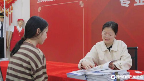 這家學(xué)校把企業(yè)面試搬到校園里,比亞迪、黃花機場、藍思科技、等企業(yè)走進湖南萬通