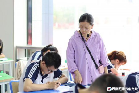 湖南高考查分!若成績(jī)不理想,復(fù)讀、民辦專(zhuān)本、高職院校,如何選擇
